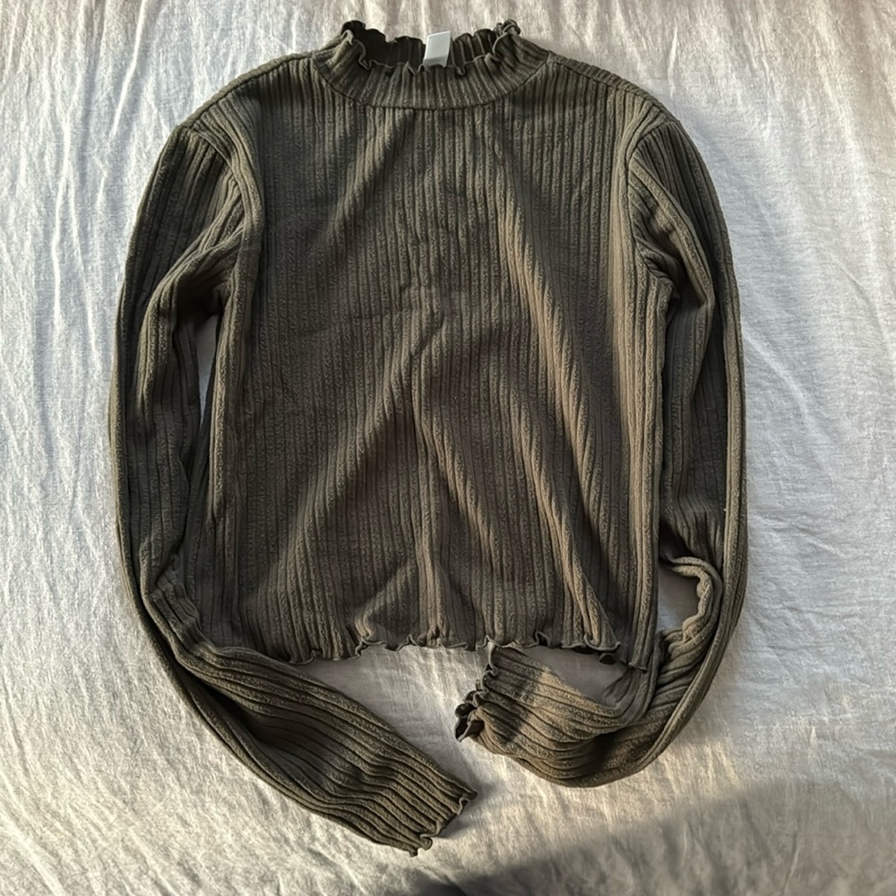 Green small turtleneck long sleeve